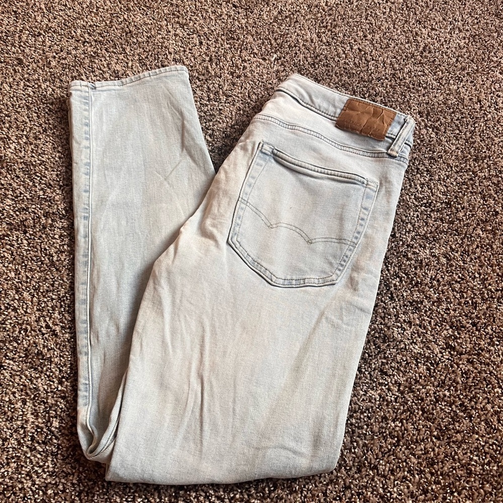 American Eagle Men’s Slim Fit Light Wash Denim Jeans - Picture 3 of 8